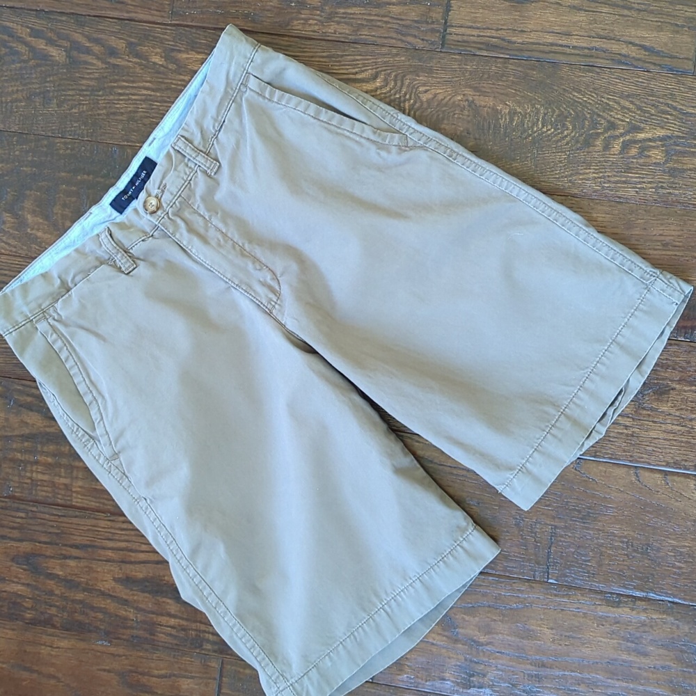 TOMMY HILFIGER I Classic Preppy Khaki Tan Flat Front Chino Shorts, 30